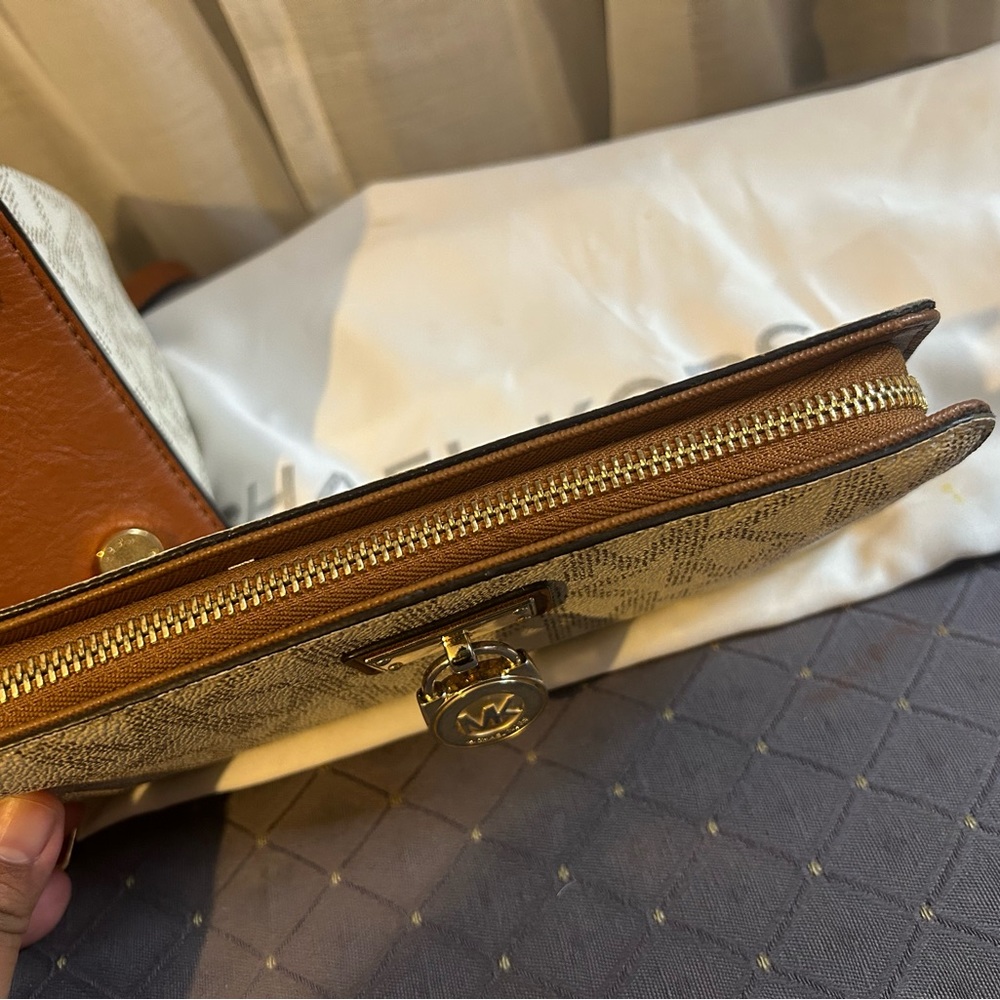 MK Selma LG Satchel and Wallet Set - Picture 6 of 7